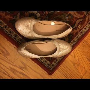 Golden sparkly flats!